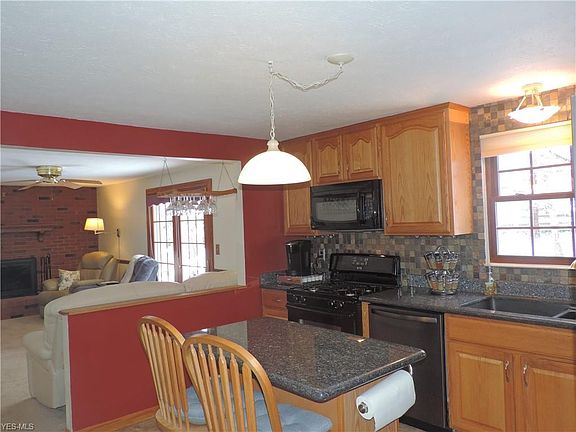 5th image of 1098 Southport Dr