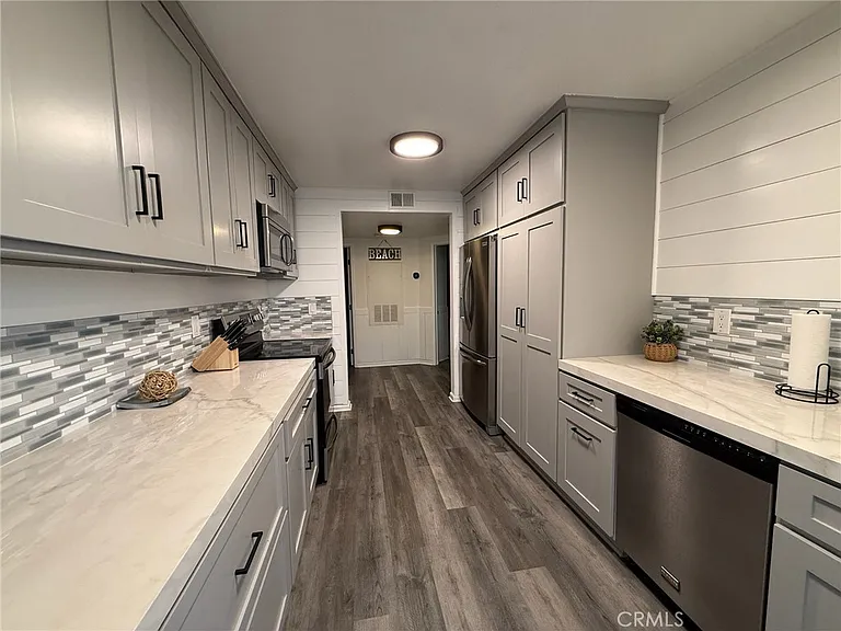 54 Corniche Dr #D — Photo 8