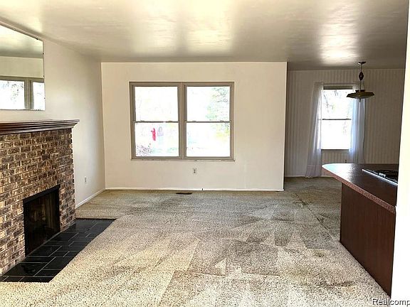 4th image of 428 Arileen Ave