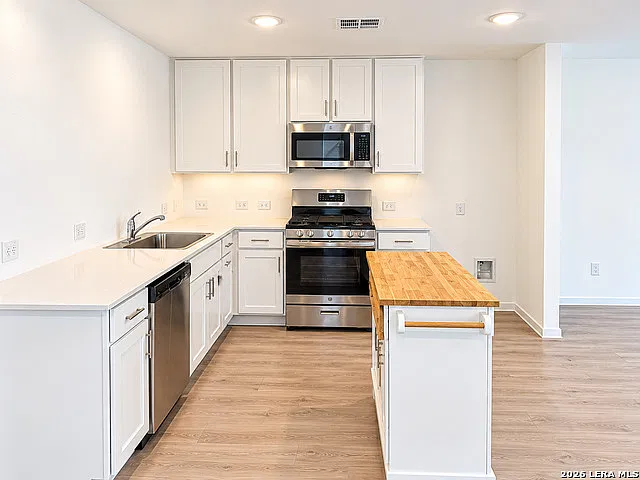 4 bed, 2.0 bath, 1375 sqft, $1,450 — Photo 2