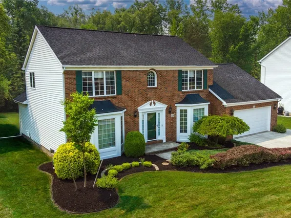 128 Sunburst Cir, East Amherst, NY 14051