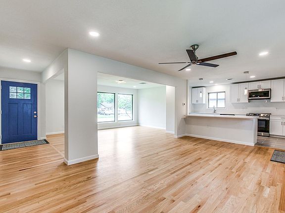 3rd image of 3517 Woodleigh Dr