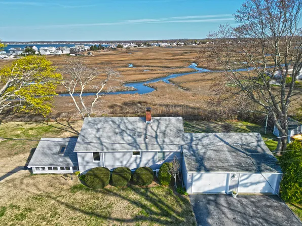21 Wildwood Road, Old Saybrook, CT 06475