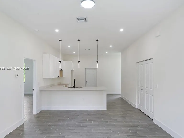 710 Peacock Ave — Photo 4