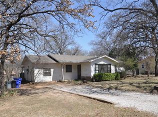 1109 Carpenter St, Azle, TX 76020