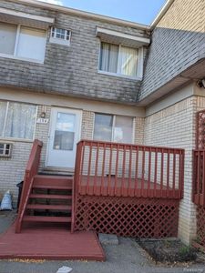 154 Ladd Rd, Walled Lake, MI, 48390