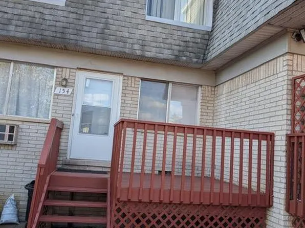 154 Ladd Rd, Walled Lake, MI 48390