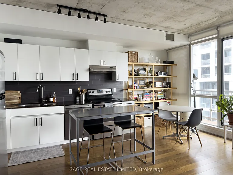 38 Niagara St #605 — Photo 9