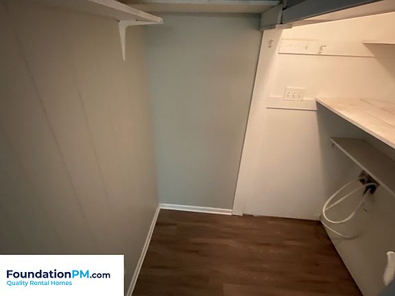4th image of 968 Chesterton Dr
