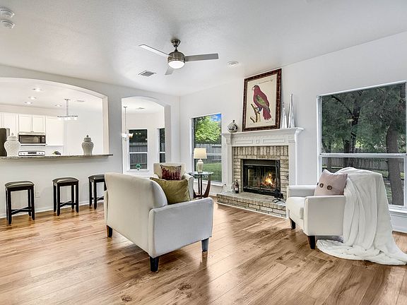 3rd image of 67 Edgecreek