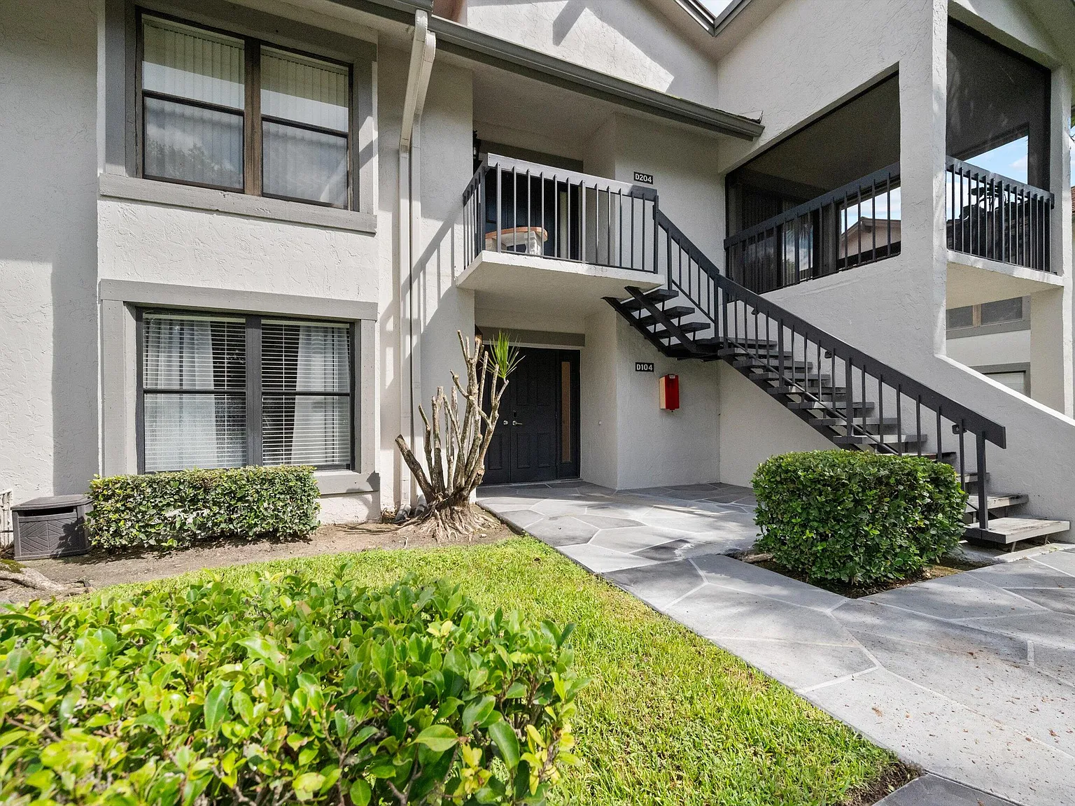 3 bed, 3.5 bath, 1760 sqft, $4,500 — Photo 2