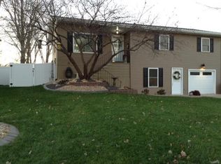 345 Orchard Ct, Troy, IL 62294
