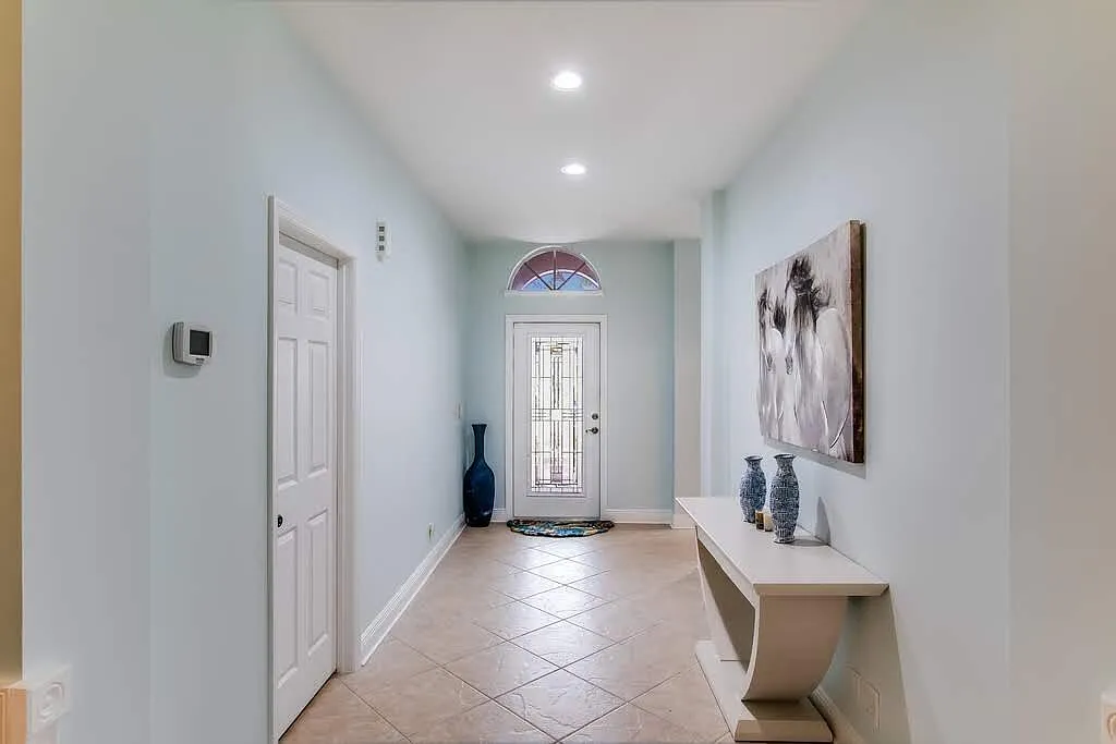 3 bed, 2.0 bath, 1992 sqft, $8,500 — Photo 3