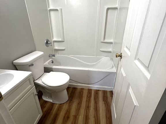3rd image of 102-116 N Manhattan Ave #114