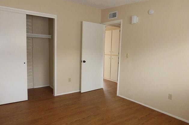 2nd image of 1427 S Woodland Ave