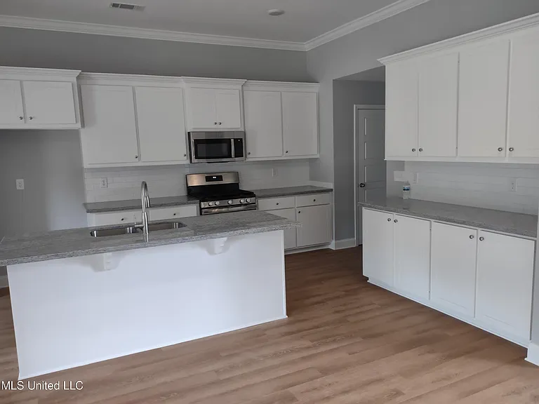 599 Westfield Dr — Photo 6
