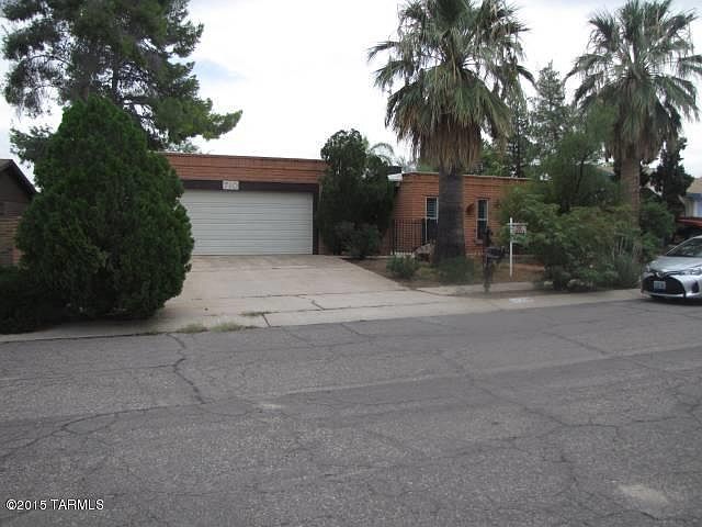 1st image of 710 N Citrus Ave
