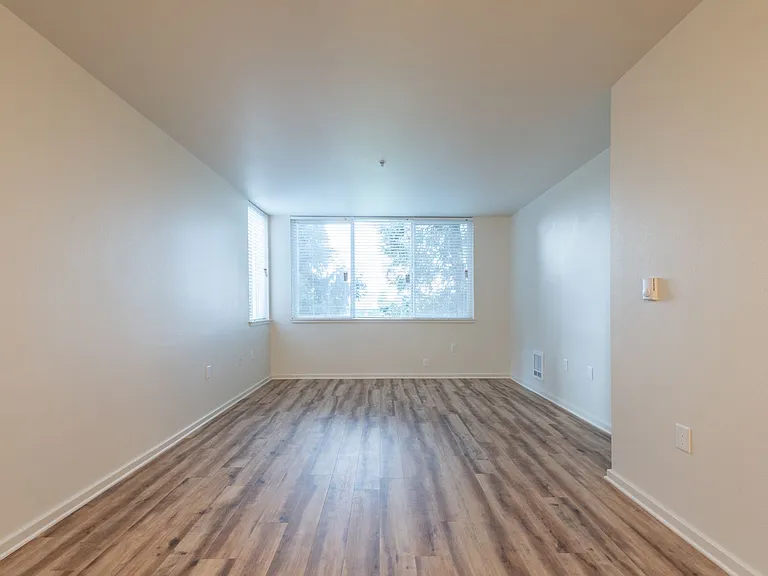 303 NE 16th Ave — Photo 36