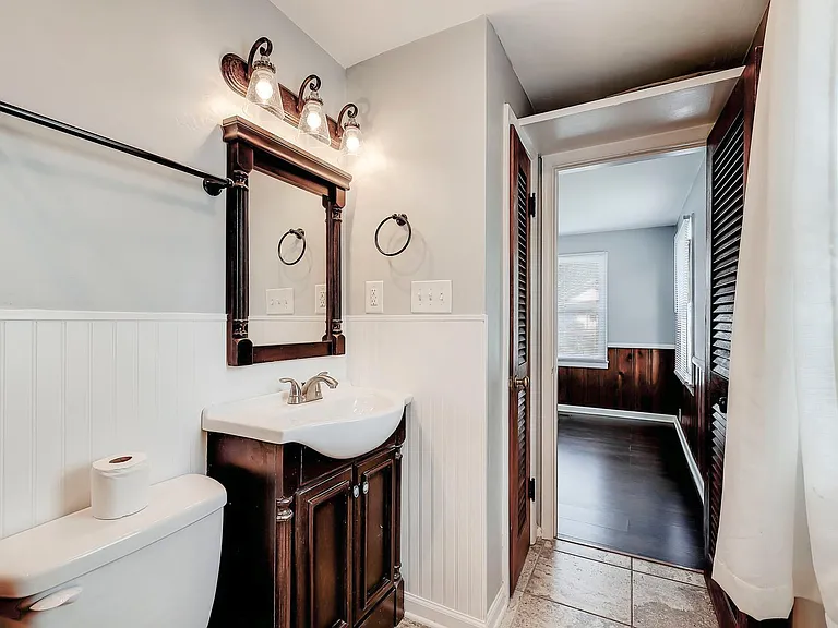 4449 Kingsley Dr — Photo 14