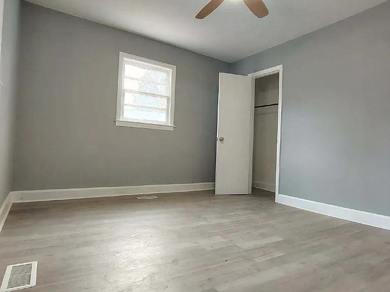 1306 Grace St — Photo 8