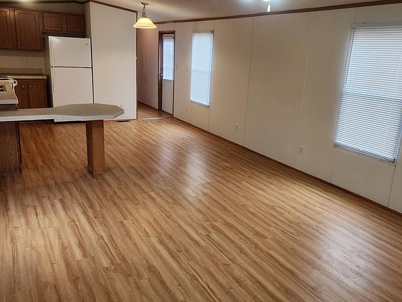 2nd image of 540 Morris Ln