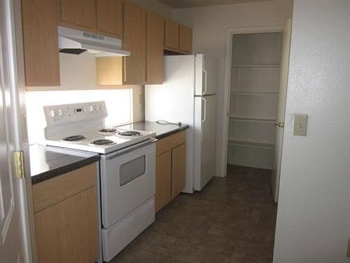 5th image of 3065 N 67th Ave #10