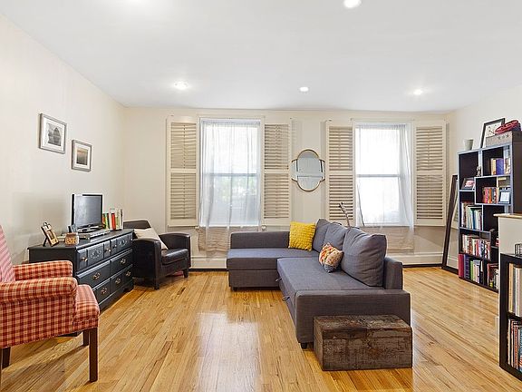 3rd image of 2116 Dorchester Rd APT 1I