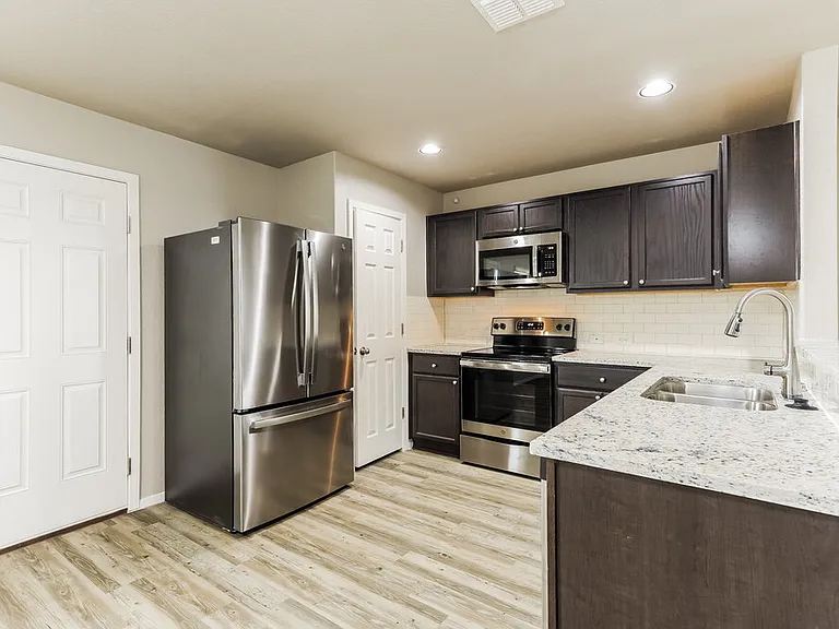 3215 Pedernales Dr — Photo 5