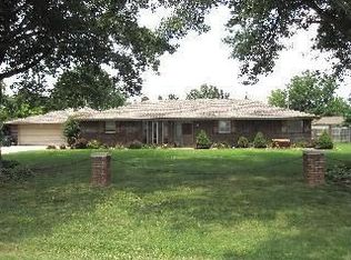 2945 W Gaslight Cir, Springfield, MO 65810