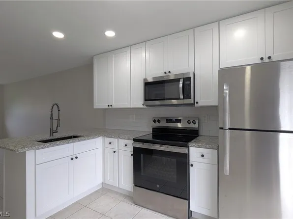 427 NE Pine Island Ln APT 2, Cape Coral, FL 33909