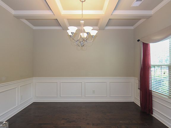 3rd image of 204 Dog Fennel Ln