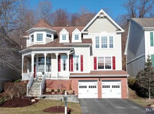 5 Hunters Run, Oakland, NJ 07436