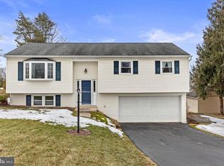 230 Fairway Dr, Etters, PA 17319