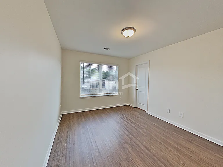 43 Landsdown Xing — Photo 17