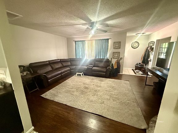 4th image of 36 1st Ave