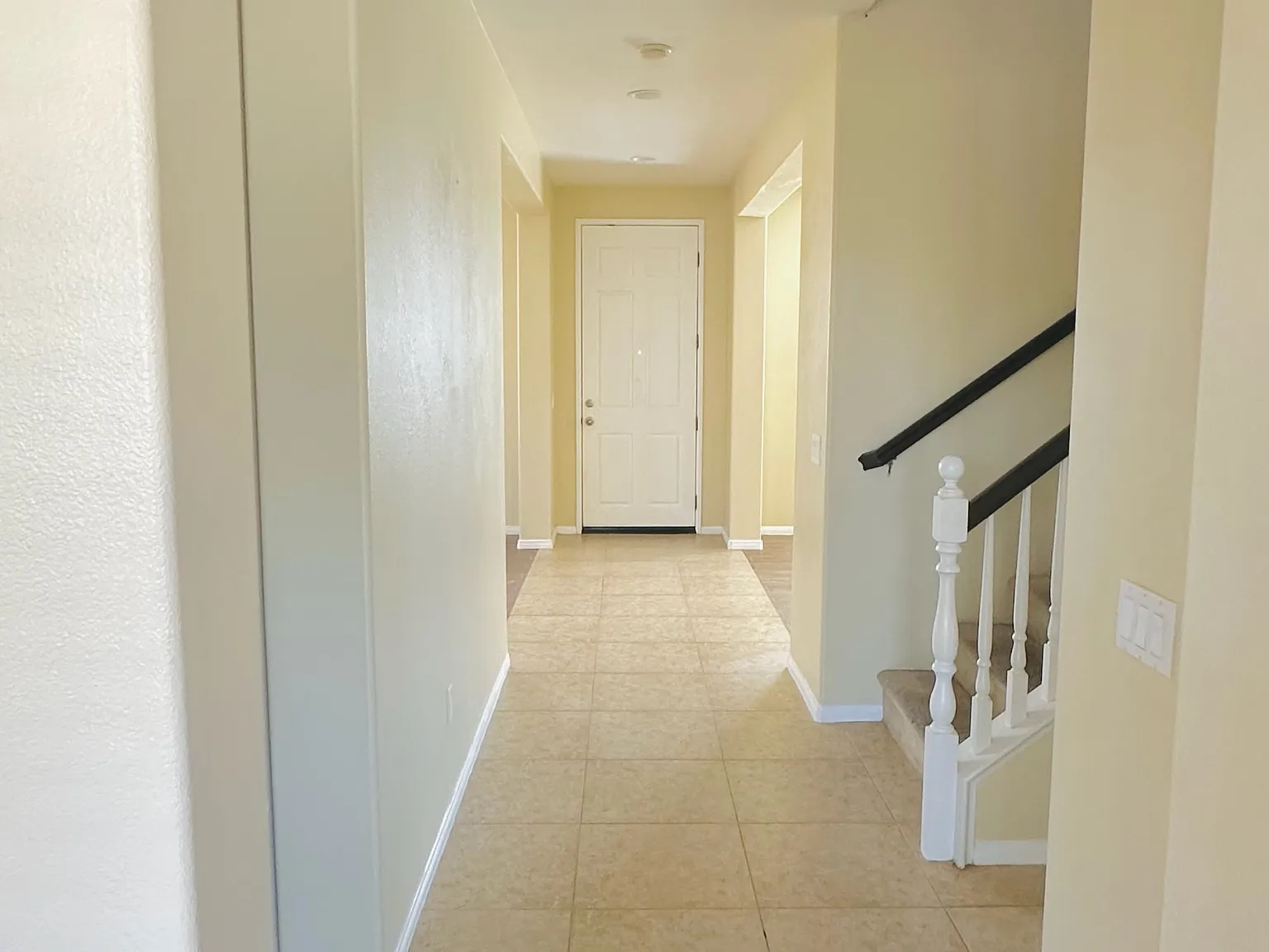 4 bed, 2.5 bath, 2407 sqft, $3,100 — Photo 2