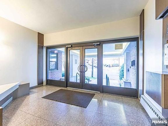 3rd image of 95 Orient Way APT 4D