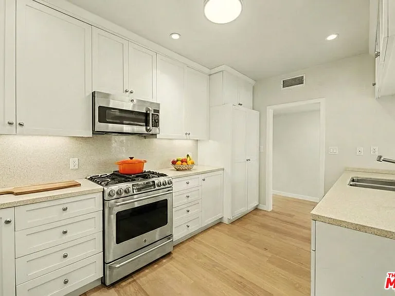 1021 Westmount Dr #102 — Photo 8