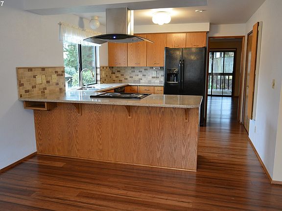3rd image of 3112 SE Balboa Dr