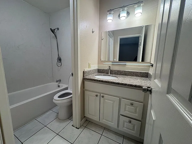 4560 Thornton Ave #15 — Photo 6