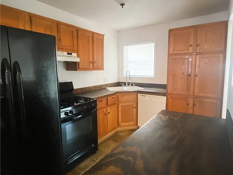 704 Churchill Dr — Photo 3