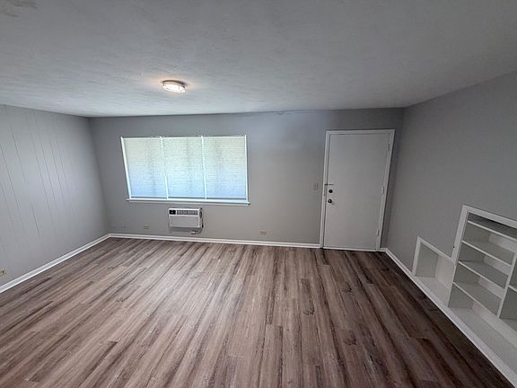 2nd image of 235 E Palatine Rd APT 1C