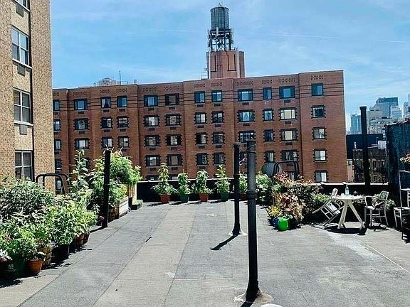 4th image of 302 Mott St APT 3