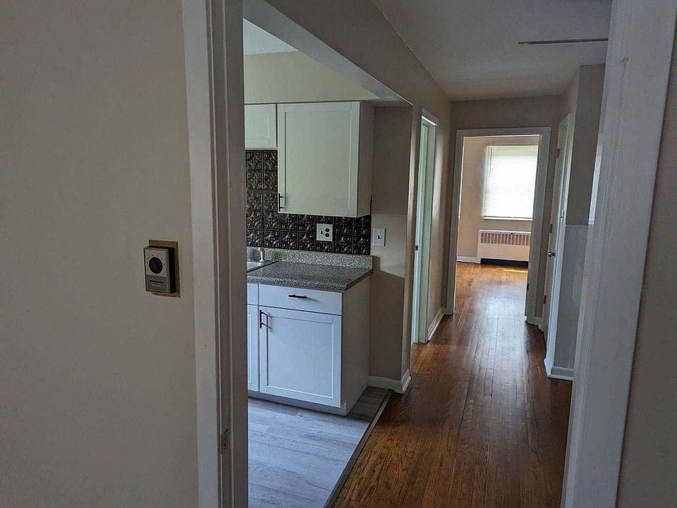 1st image of 1525 Saint Clair Ave #1