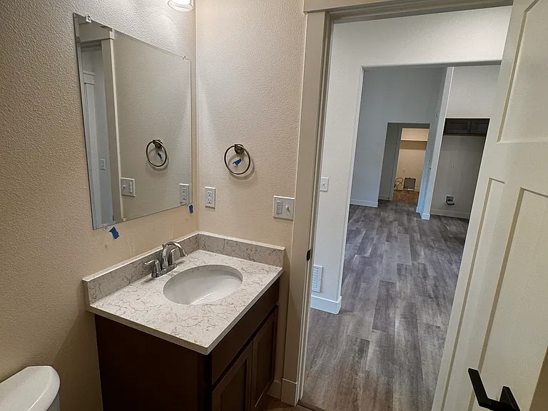 2544 N Midland Ave — Photo 24