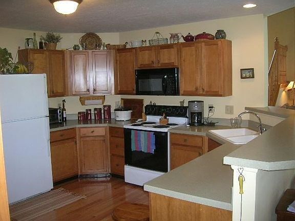 3rd image of 258 Park Trails Dr