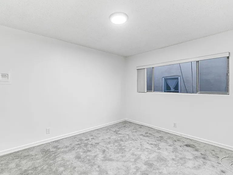 5923 Carlton Way — Photo 11