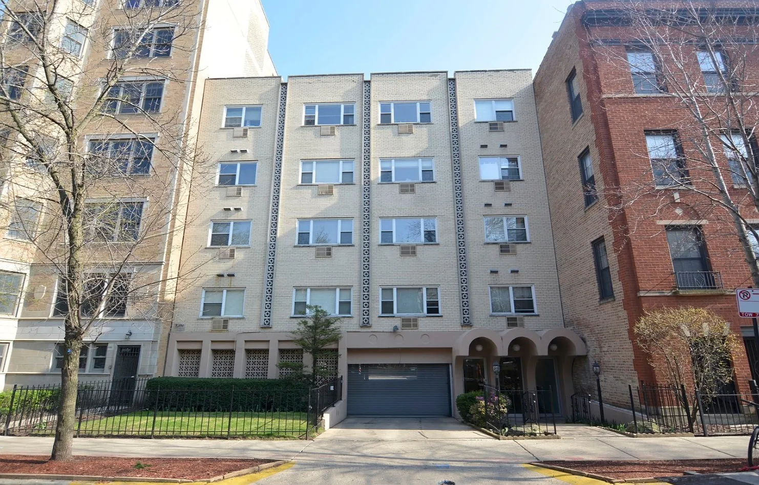1 bed, 1.0 bath, 700 sqft, $2,000 — Photo 1