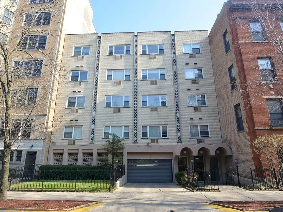 619 W Stratford Pl #305