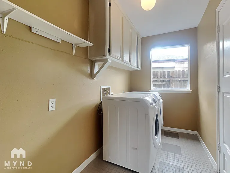 2103 Woodland Springs St — Photo 22